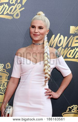 LOS ANGELES - MAY 7:  Carly Aquilino at the MTV Movie and Television Awards on the Shrine Auditorium on May 7, 2017 in Los Angeles, CA