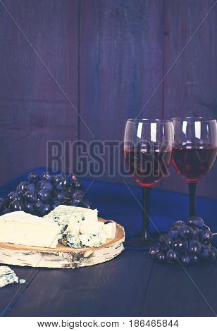Wine, Grapes, Nuts, Cheese, Blue Cheese. Dinner, Lunch, Romantic Date, Picnic.