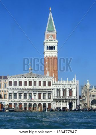 Vista dal traghetto di San Marco a Venezia