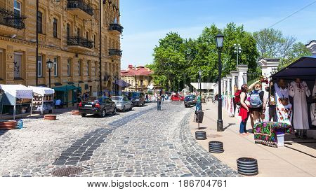 Tourists And Gift Market On Andriyivskyy Descent