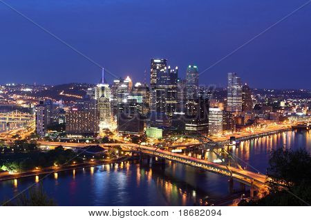 Horizonte de Pittsburgh de Mount Washington à noite