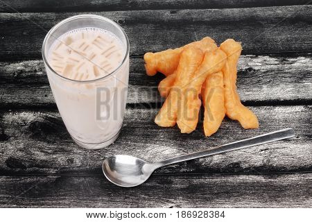 Soybean Milk Filling Jelly ,cereal And Grain Served With Deep-fried Dough Stick As Patongko