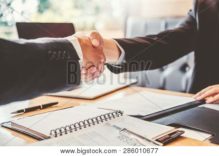 Shaking Hands Business People Greeting New Colleagues While Job Interviewing Shaking Hands Meeting P