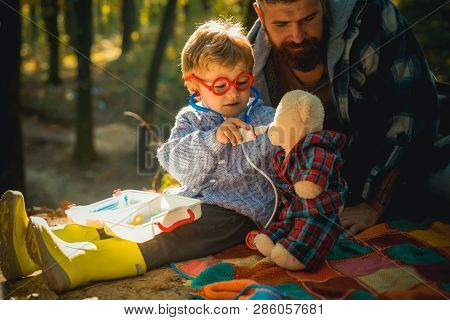 Happy Joyful Father With A Cute Son In Cowboy Hat, Family, Travel, Vacation, Fathers Day - Concept. 