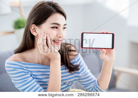 Pretty Woman Show Her Brandnew Smart Phone With Empty Screen