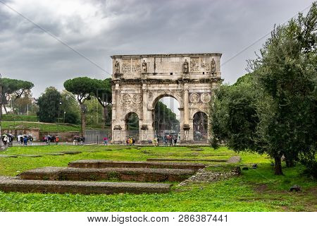 Rome, Italy - November 4, 2018: The Arch Of Constantine, A Triumphal Arch In Rome Situated Between T