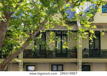 Sydney, Australia - April 22, 2018: Terrace Houses With Cast Iron Decorations On Balconies On Victor