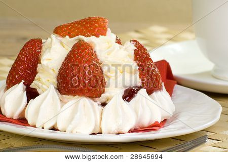 Indywidualne truskawka Pavlova