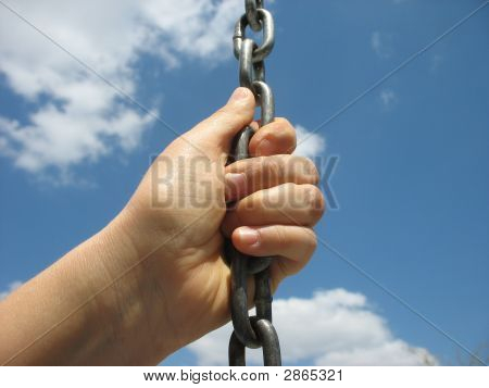 Tenant une chaîne