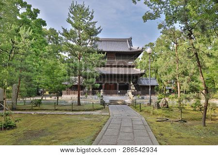 Shofuku Ji Temple In Fukuoka, Japan.