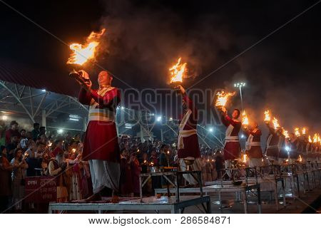 Tribeni Ghat, Rishikesh, Uttarakhand, India - October 29 2018 : Famous Ganga Aaarti On The Banks, Pr
