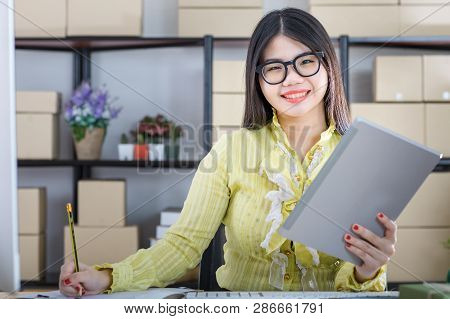 Young Attractive Asian Businesswoman, Long Black Hair, Wearing Glasses, Yellow Blouse, Recheck Order