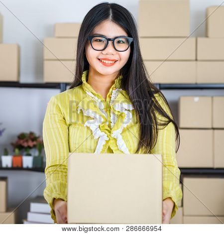 Young Attractive Asian Businesswoman, Long Black Hair, Wearing Glasses, Yellow Blouse, Recheck Order