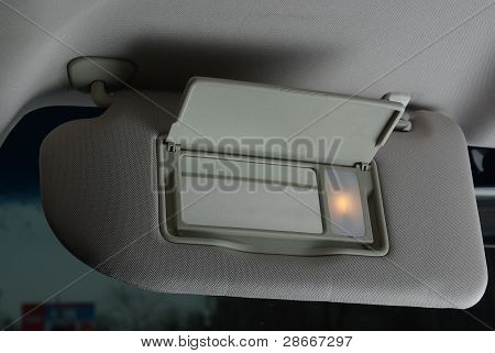 Sun visor зеркал в автомобиле