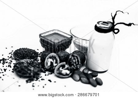 Close Up Of Face Mask Or Face Pack Of Walnut Along With Flax Seed Or Alsi, Almonds,yogurt And Milk I