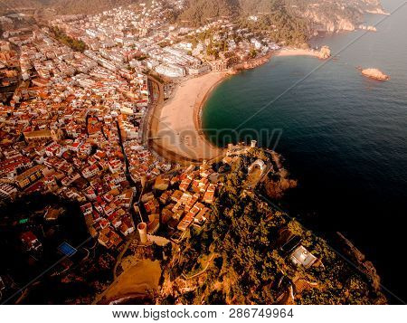 La Villa De Tossa De Mar Es Una Localidad Que Pertenece A La Costa Brava