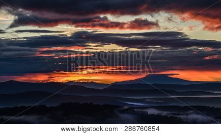 Silhouette Mountain Dawn Cloudy Sky Foggy Valley