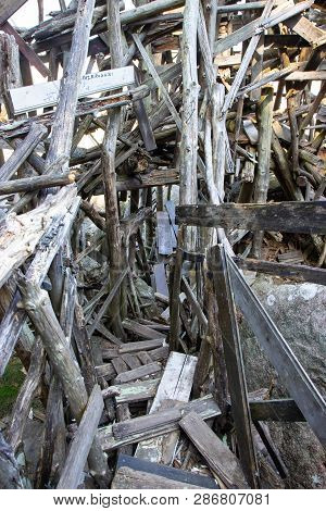 Nimis , A Structure Made Of 75 Tonnes Of Driftwood