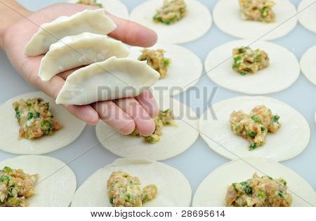 만 두 만들기