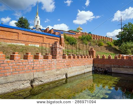 Zadonsk, Russia - August 22, 2018: Open Pool At The Walls Of The Zadonsky Nativity Of The Mary Monas
