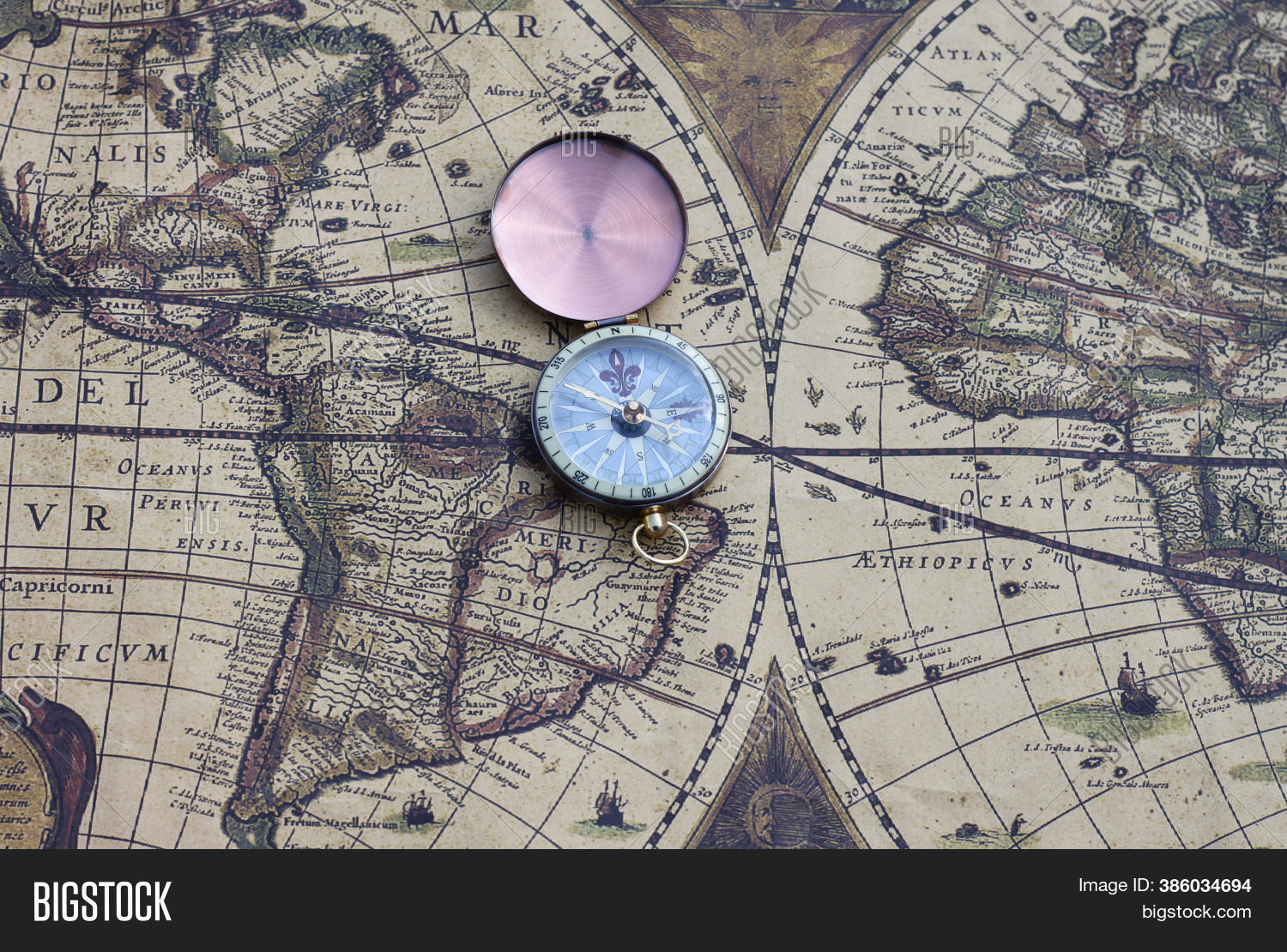 Classic Round Compass Image & Photo (Free Trial) | Bigstock
