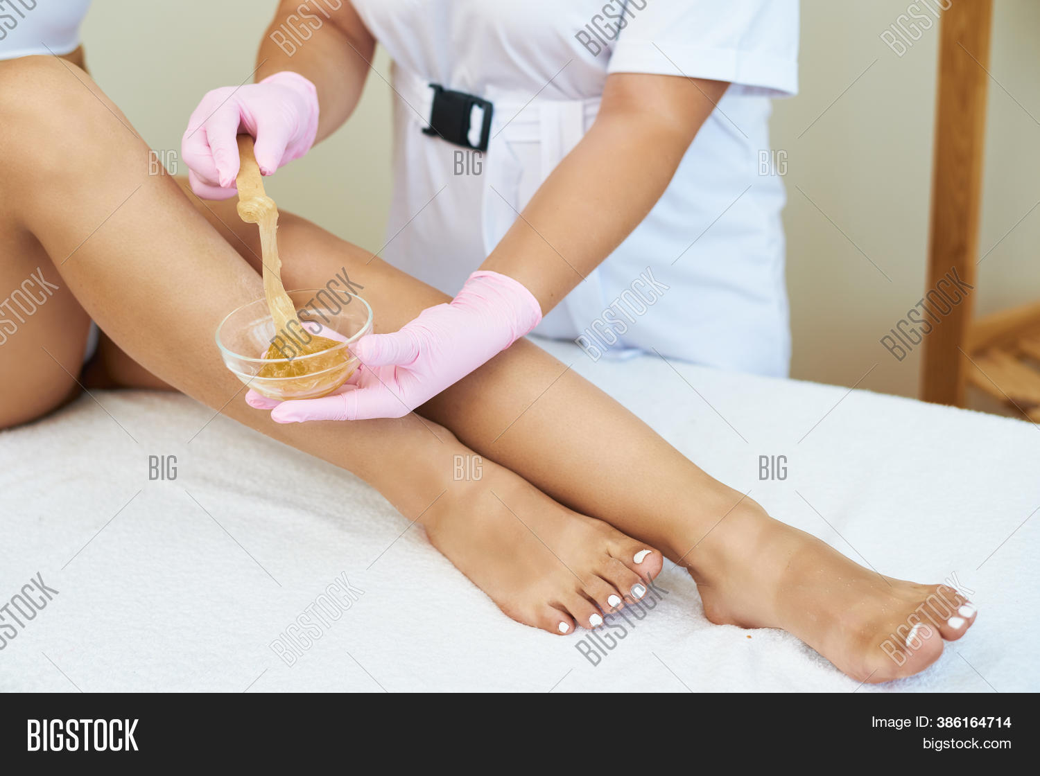 Cosmetologist Doing Image & Photo (Free Trial) Bigstock