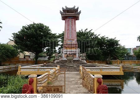 Hoi An, Vietnam, September 20, 2020: Monument In Front Of The Van Mieu Confucius Temple. Hoi An, Vie