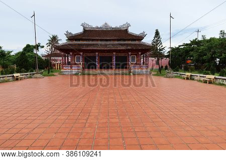 Hoi An, Vietnam, September 20, 2020: Courtyard Of The Van Mieu Confucius Temple. Hoi An, Vietnam