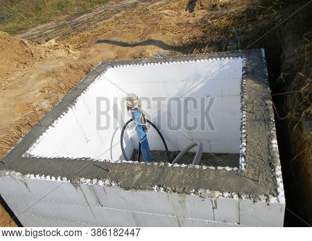 Constructing A Pump House, Pumping Station, Water Borehole Chamber From Insulating Concrete Forms Ic