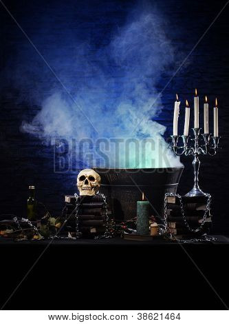 Halloween stilleben Hintergrund mit vielen verschiedenen Elementen