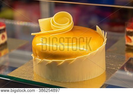 One Big Yellow Glaze Cake With Fondant Decor