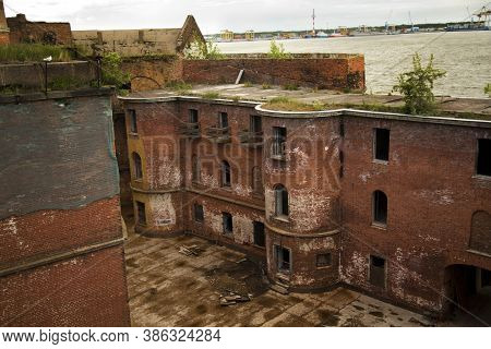 Kronstadt, St. Petersburg, Russia. 5 Juny 2016. Fort `emperor Alexander I` `plague`in Kronstad, Russ