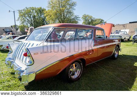 Saint Clair Shores, Michigan / Usa - 09-21-2020: 24Th Annual Waterfront Car Show Presented By The Vi