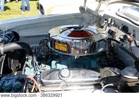 Saint Clair Shores, Michigan / Usa - 09-21-2020: 24Th Annual Waterfront Car Show Presented By The Vi
