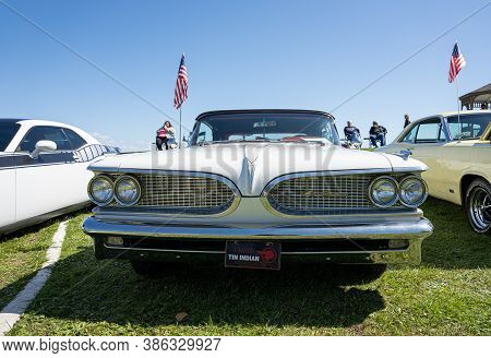 Saint Clair Shores, Michigan / Usa - 09-21-2020: 24Th Annual Waterfront Car Show Presented By The Vi