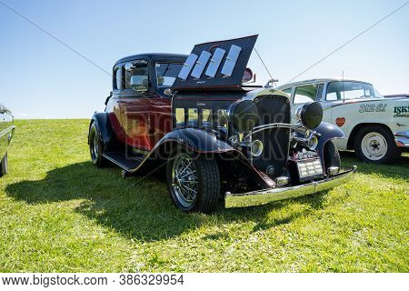 Saint Clair Shores, Michigan / Usa - 09-21-2020: 24Th Annual Waterfront Car Show Presented By The Vi