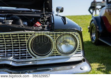 Saint Clair Shores, Michigan / Usa - 09-21-2020: 24Th Annual Waterfront Car Show Presented By The Vi