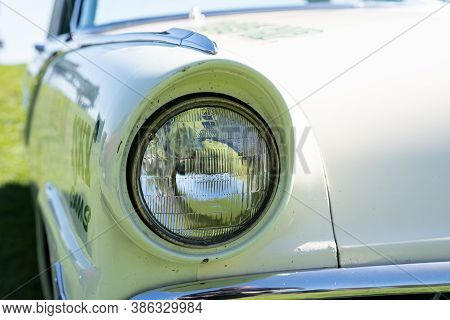 Saint Clair Shores, Michigan / Usa - 09-21-2020: 24Th Annual Waterfront Car Show Presented By The Vi