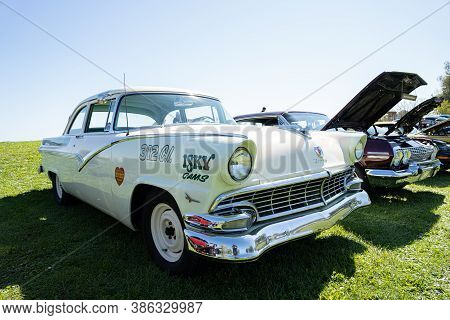 Saint Clair Shores, Michigan / Usa - 09-21-2020: 24Th Annual Waterfront Car Show Presented By The Vi