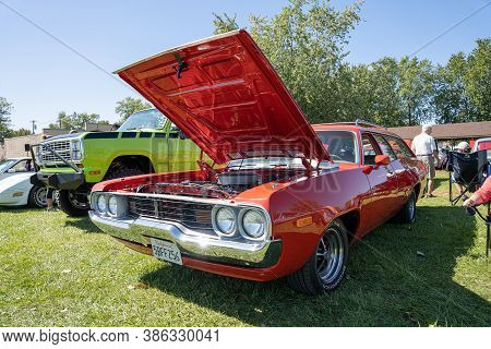 Saint Clair Shores, Michigan / Usa - 09-21-2020: 24Th Annual Waterfront Car Show Presented By The Vi