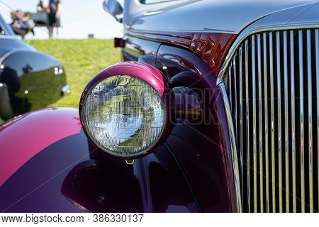 Saint Clair Shores, Michigan / Usa - 09-21-2020: 24Th Annual Waterfront Car Show Presented By The Vi