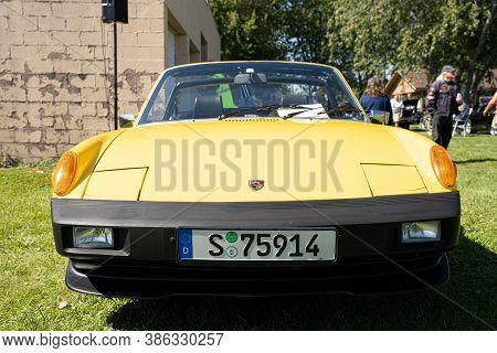 Saint Clair Shores, Michigan / Usa - 09-21-2020: 24Th Annual Waterfront Car Show Presented By The Vi
