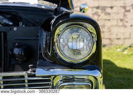 Saint Clair Shores, Michigan / Usa - 09-21-2020: 24Th Annual Waterfront Car Show Presented By The Vi