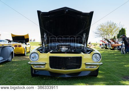 Saint Clair Shores, Michigan / Usa - 09-21-2020: 24Th Annual Waterfront Car Show Presented By The Vi