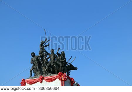 Khai Bang Rachan, Sing Buri, Thailand April 14, 2018: Heroes Bang Rachan Folk Monument, The Statues 