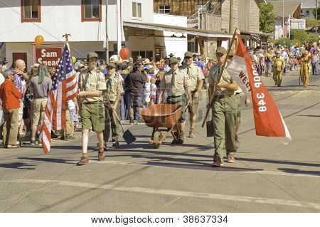 WEST POINT, CA - 6 ottobre: Unidentified Jamaica celebrando la parata di giorno di Lumberjack 38a, su 