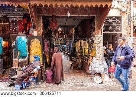 Marrakesh, Morocco - October 30, 2018: Moroccon People With Traditional Clothes Near Souvenir Shops 
