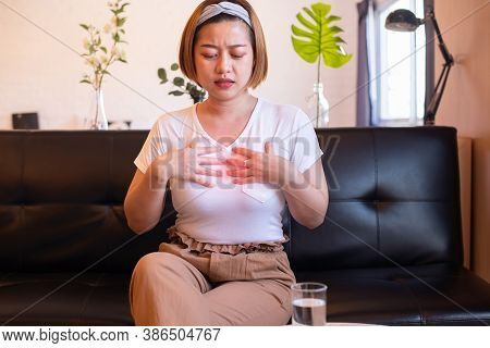 Asian Women Having Or Symptomatic Reflux Acids,gastroesophageal Reflux Disease,drinking Water