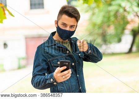 inger while holding a smartphone