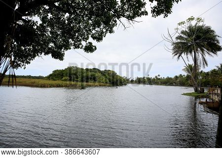 Mata De Sao Joao, Bahia / Brazil - September 23, 2020: View Of Lagoa Arua In Praia Do Forte, In The 